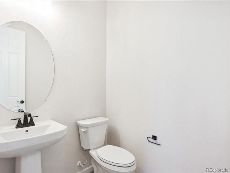 7345 Waterloo Way, Aurora, CO 80016, 5 Bedrooms Bedrooms, ,5 BathroomsBathrooms,Residential,For Sale,Waterloo,REC6256116
