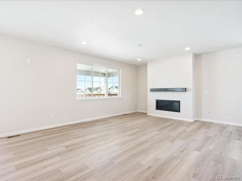 7345 Waterloo Way, Aurora, CO 80016, 5 Bedrooms Bedrooms, ,5 BathroomsBathrooms,Residential,For Sale,Waterloo,REC6256116
