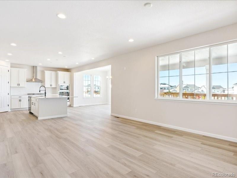 7345 Waterloo Way, Aurora, CO 80016, 5 Bedrooms Bedrooms, ,5 BathroomsBathrooms,Residential,For Sale,Waterloo,REC6256116