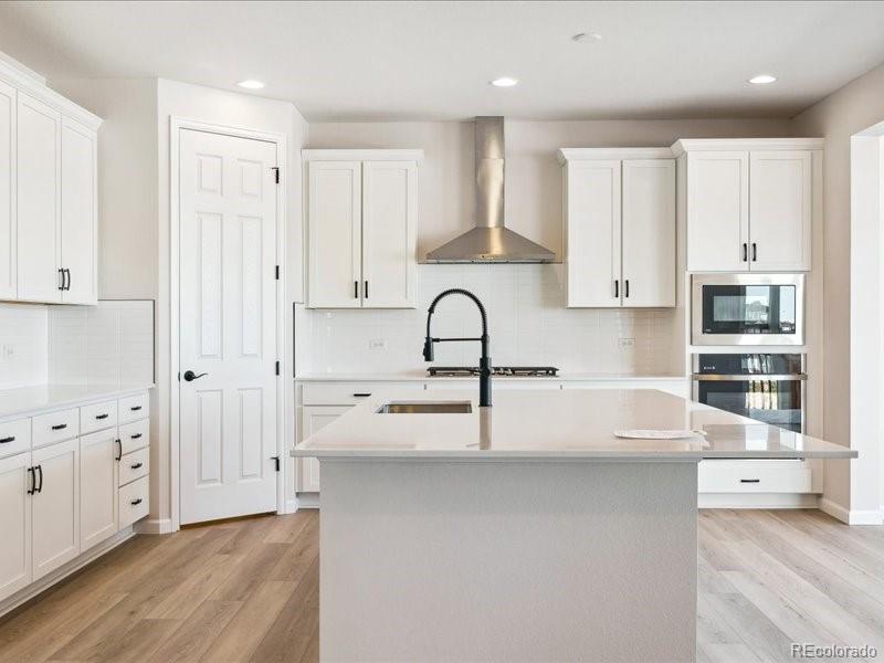7345 Waterloo Way, Aurora, CO 80016, 5 Bedrooms Bedrooms, ,5 BathroomsBathrooms,Residential,For Sale,Waterloo,REC6256116
