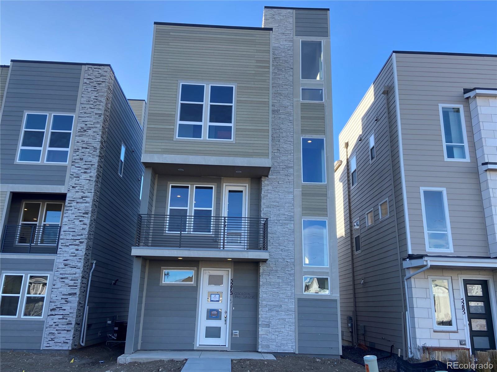 5275 Queen Court, Arvada, CO 80002, 2 Bedrooms Bedrooms, ,3 BathroomsBathrooms,Residential,For Sale,Queen,REC7090974