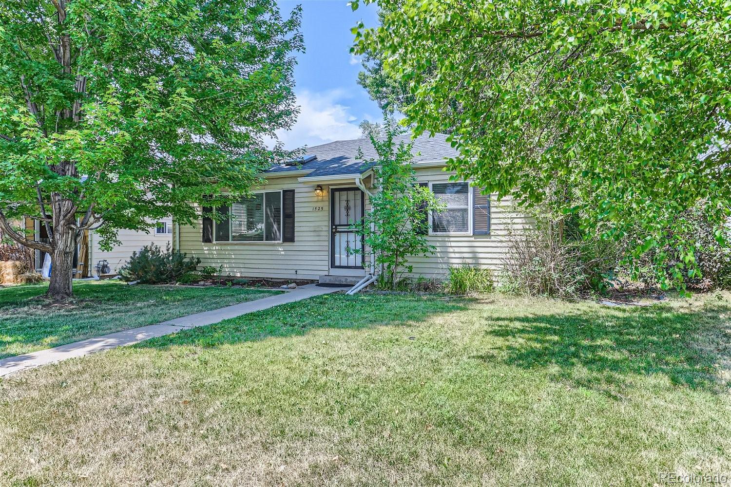 1525 S Bellaire Street, Denver, CO 80222, 3 Bedrooms Bedrooms, ,2 BathroomsBathrooms,Residential,For Sale,Bellaire,REC6008868