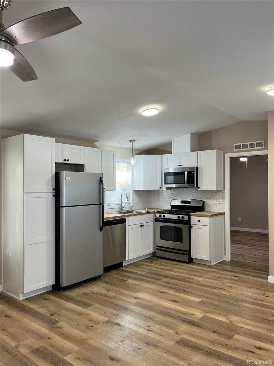 12205 Perry Street, Broomfield, CO 80020, 3 Bedrooms Bedrooms, ,2 BathroomsBathrooms,Residential,For Sale,Perry,REC9921630