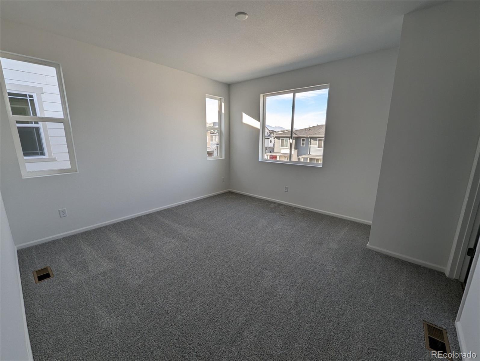 8487 Eagle River Street, Littleton, CO 80125, 3 Bedrooms Bedrooms, ,3 BathroomsBathrooms,Residential,For Sale,Eagle River,REC5857532