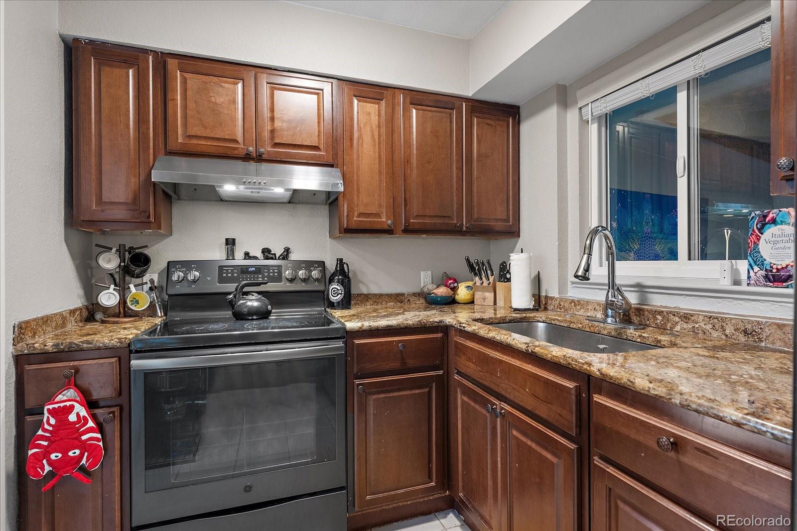 828 Mariposa Street, Denver, CO 80204, 4 Bedrooms Bedrooms, ,2 BathroomsBathrooms,Residential,For Sale,Mariposa,REC9008606