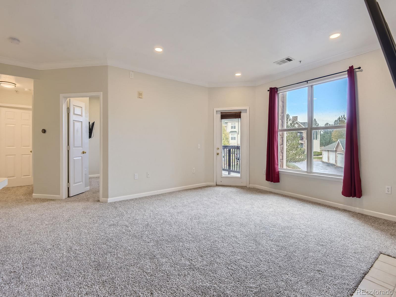 19019 Warren Drive #H206, Aurora, CO 80013, 2 Bedrooms Bedrooms, ,2 BathroomsBathrooms,Residential,For Sale,Warren,REC5248593