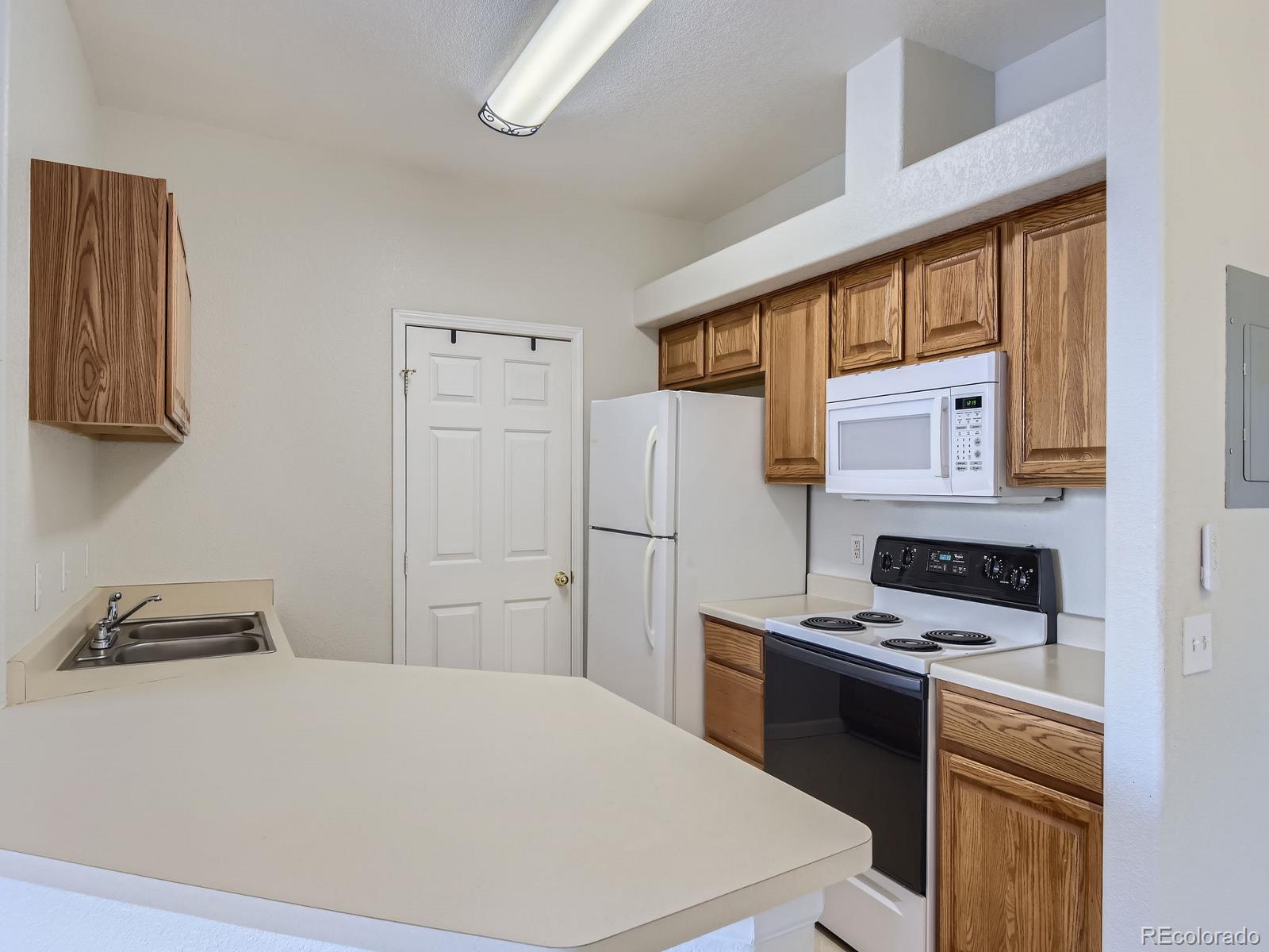 19019 Warren Drive #H206, Aurora, CO 80013, 2 Bedrooms Bedrooms, ,2 BathroomsBathrooms,Residential,For Sale,Warren,REC5248593