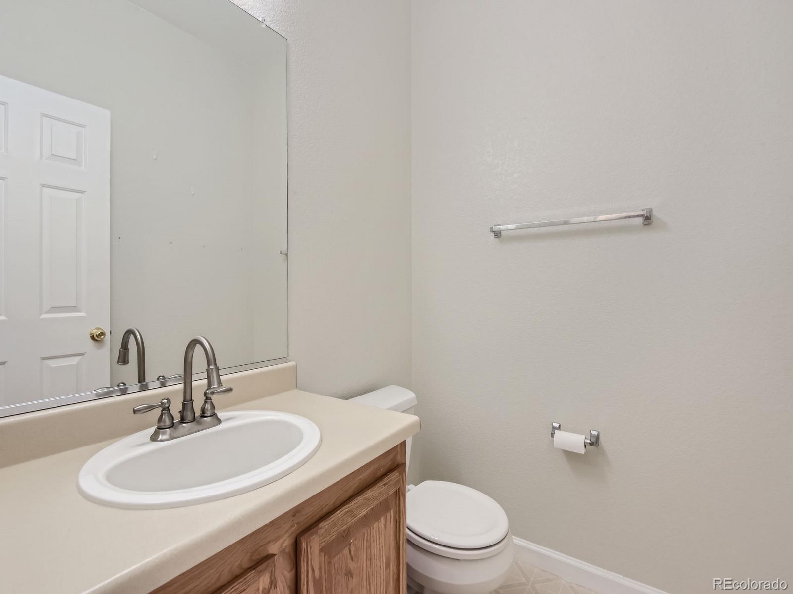 19019 Warren Drive #H206, Aurora, CO 80013, 2 Bedrooms Bedrooms, ,2 BathroomsBathrooms,Residential,For Sale,Warren,REC5248593
