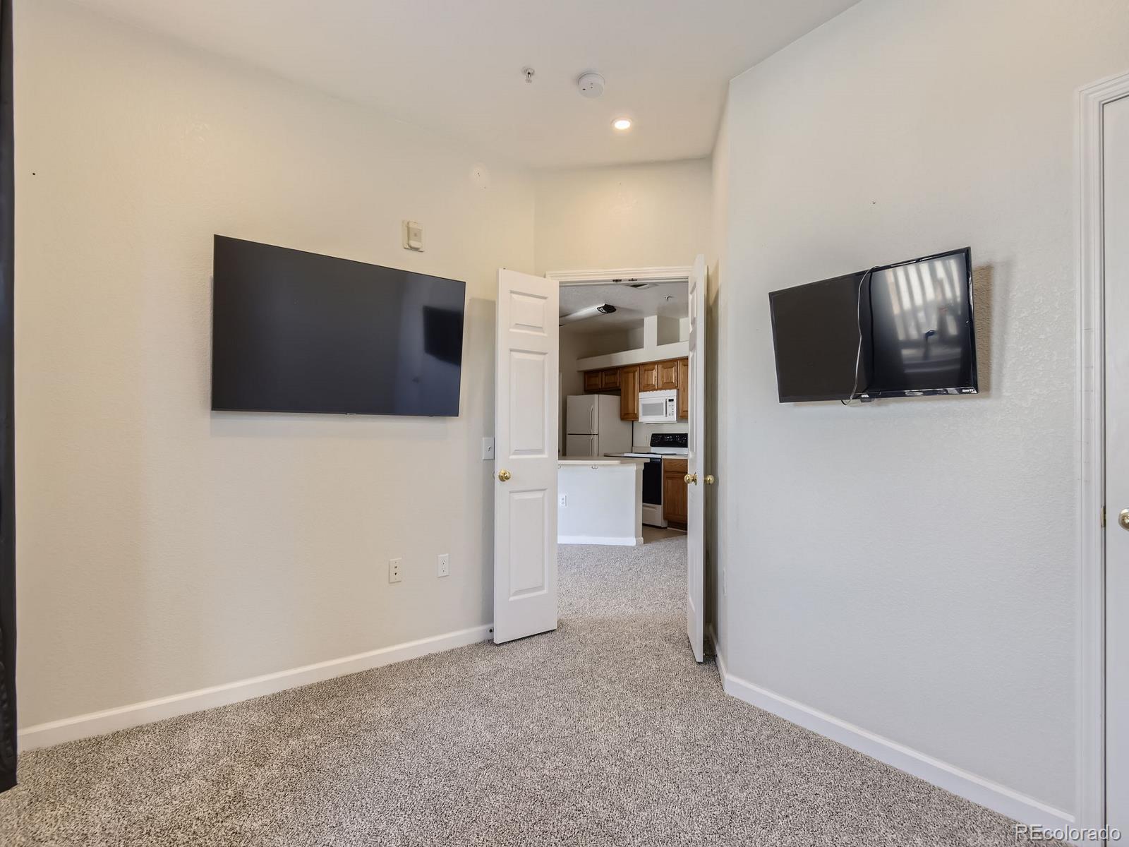 19019 Warren Drive #H206, Aurora, CO 80013, 2 Bedrooms Bedrooms, ,2 BathroomsBathrooms,Residential,For Sale,Warren,REC5248593
