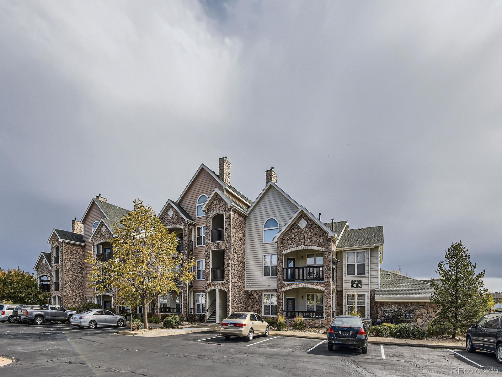 19019 Warren Drive #H206, Aurora, CO 80013, 2 Bedrooms Bedrooms, ,2 BathroomsBathrooms,Residential,For Sale,Warren,REC5248593