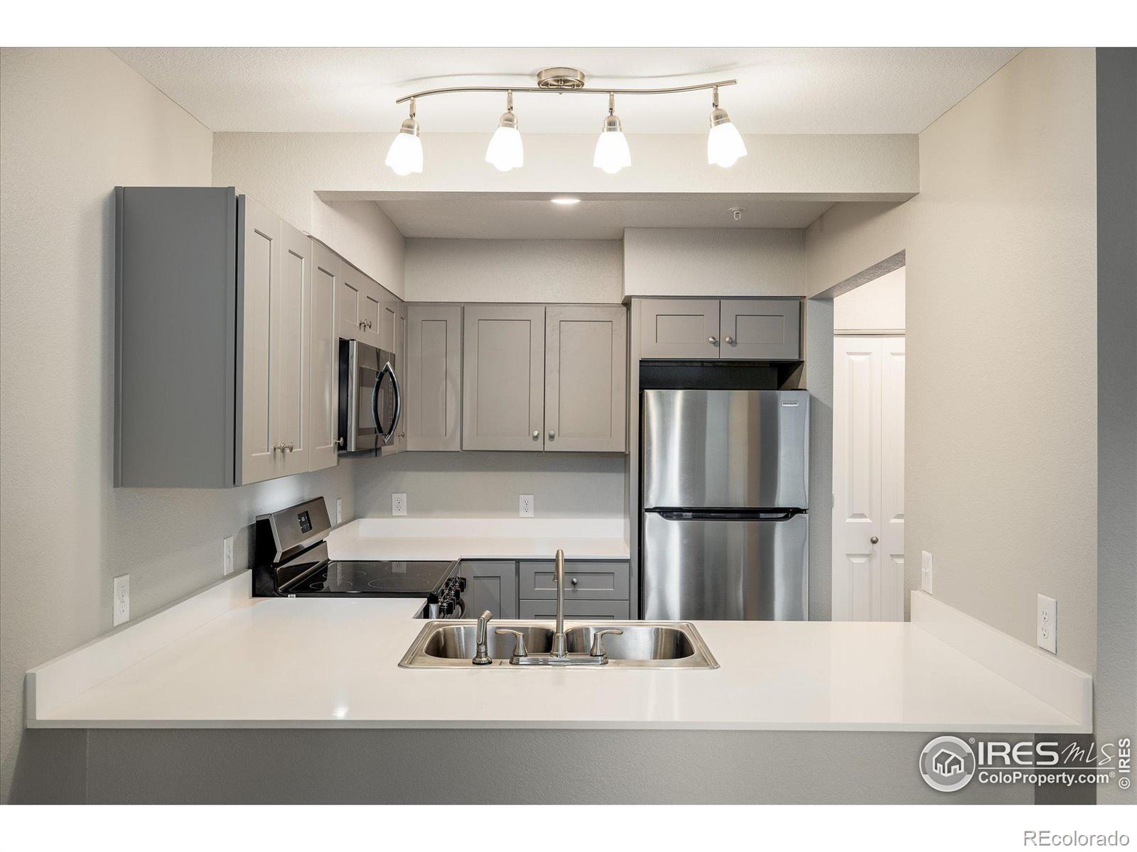 484 Owl Drive #11, Louisville, CO 80027, 2 Bedrooms Bedrooms, ,2 BathroomsBathrooms,Residential,For Sale,Owl,RECIR1021175