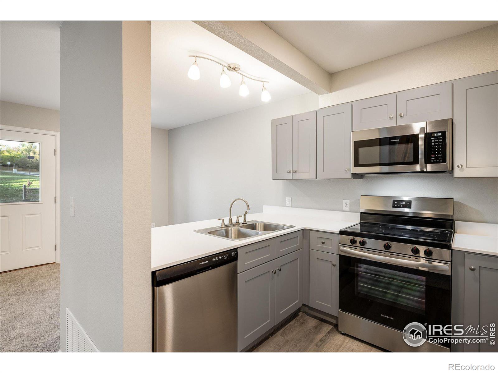 484 Owl Drive #11, Louisville, CO 80027, 2 Bedrooms Bedrooms, ,2 BathroomsBathrooms,Residential,For Sale,Owl,RECIR1021175