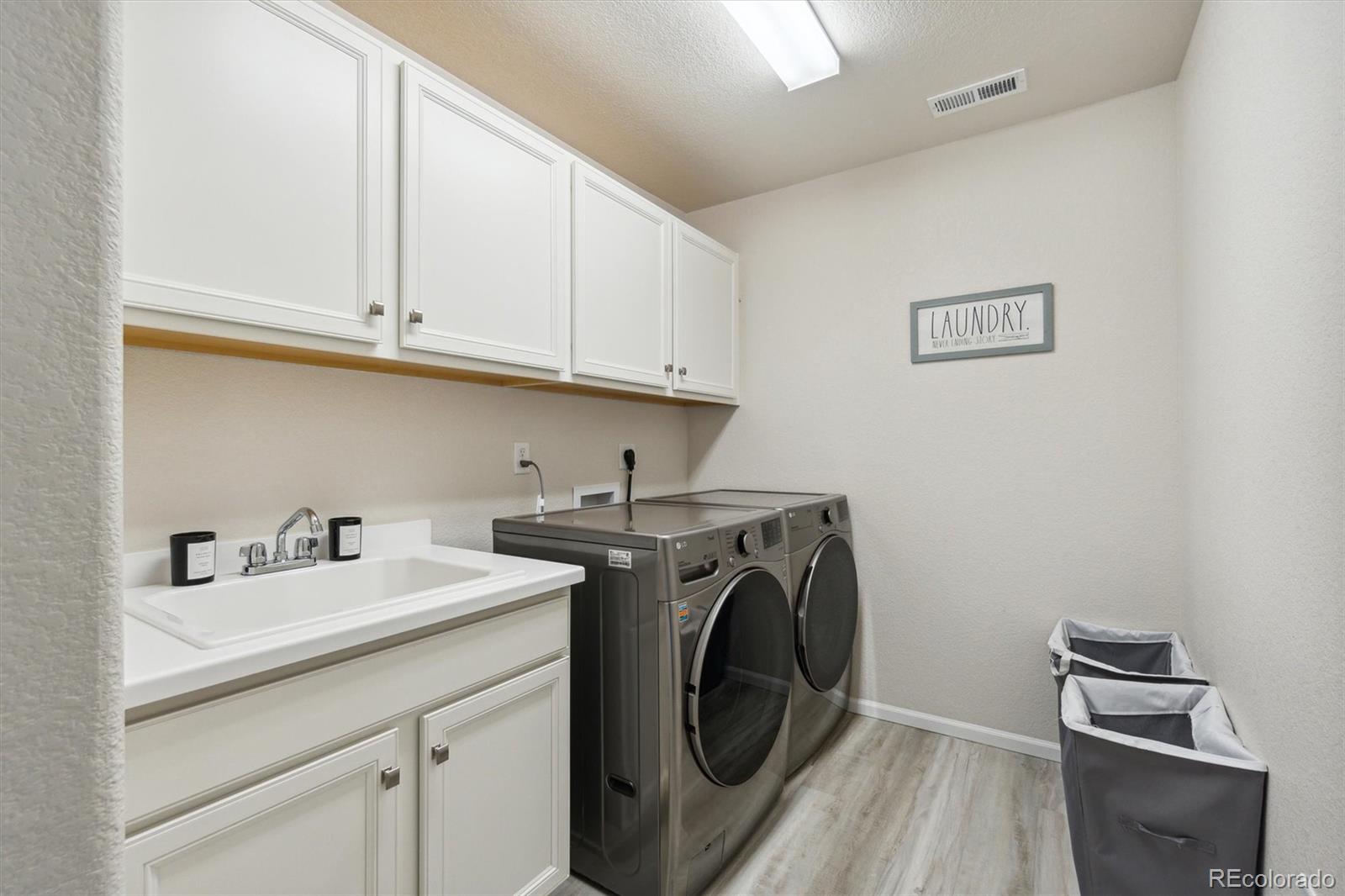 7517 Patsburg Way, Aurora, CO 80016, 4 Bedrooms Bedrooms, ,4 BathroomsBathrooms,Residential,For Sale,Patsburg,REC7380488