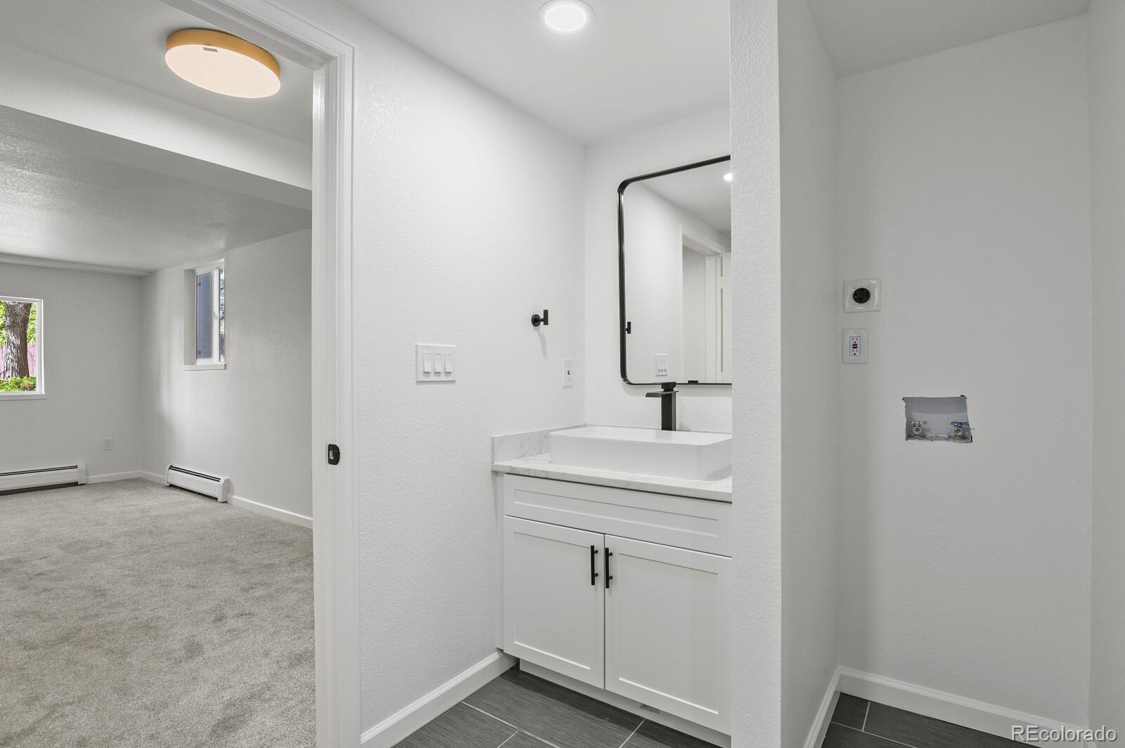 2501 Oakland Street, Aurora, CO 80014, 6 Bedrooms Bedrooms, ,4 BathroomsBathrooms,Residential,For Sale,Oakland,REC4972921