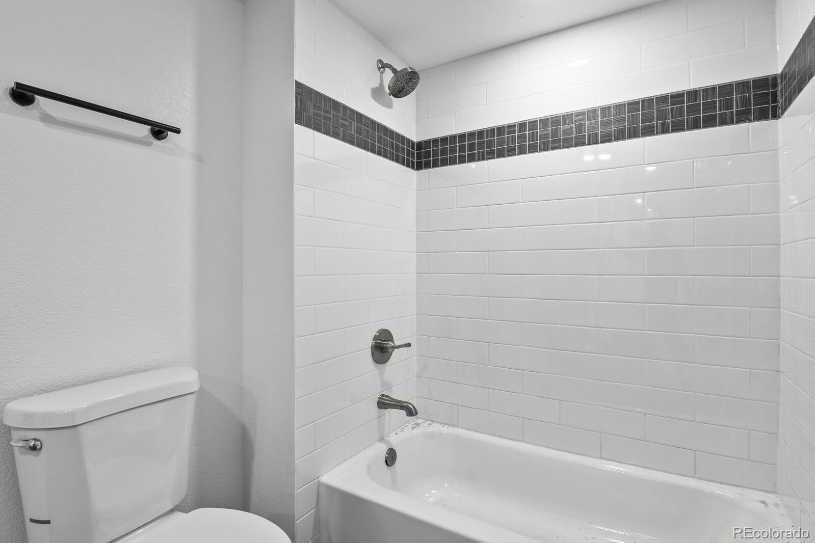 2501 Oakland Street, Aurora, CO 80014, 6 Bedrooms Bedrooms, ,4 BathroomsBathrooms,Residential,For Sale,Oakland,REC4972921