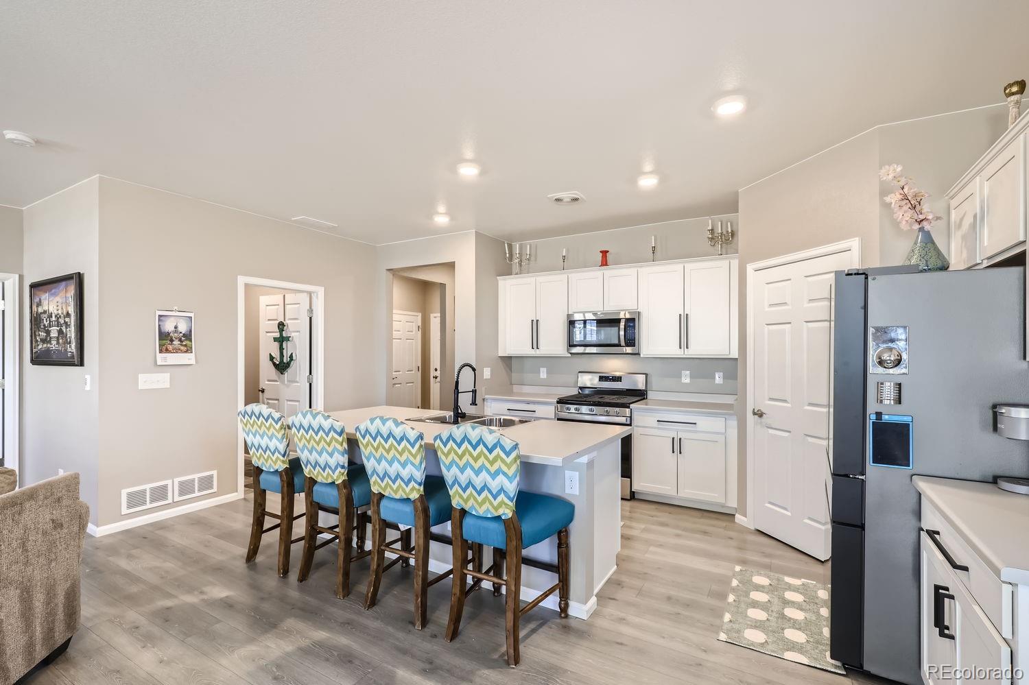 19931 61st Place, Aurora, CO 80019, 3 Bedrooms Bedrooms, ,2 BathroomsBathrooms,Residential,For Sale,61st,REC6160416