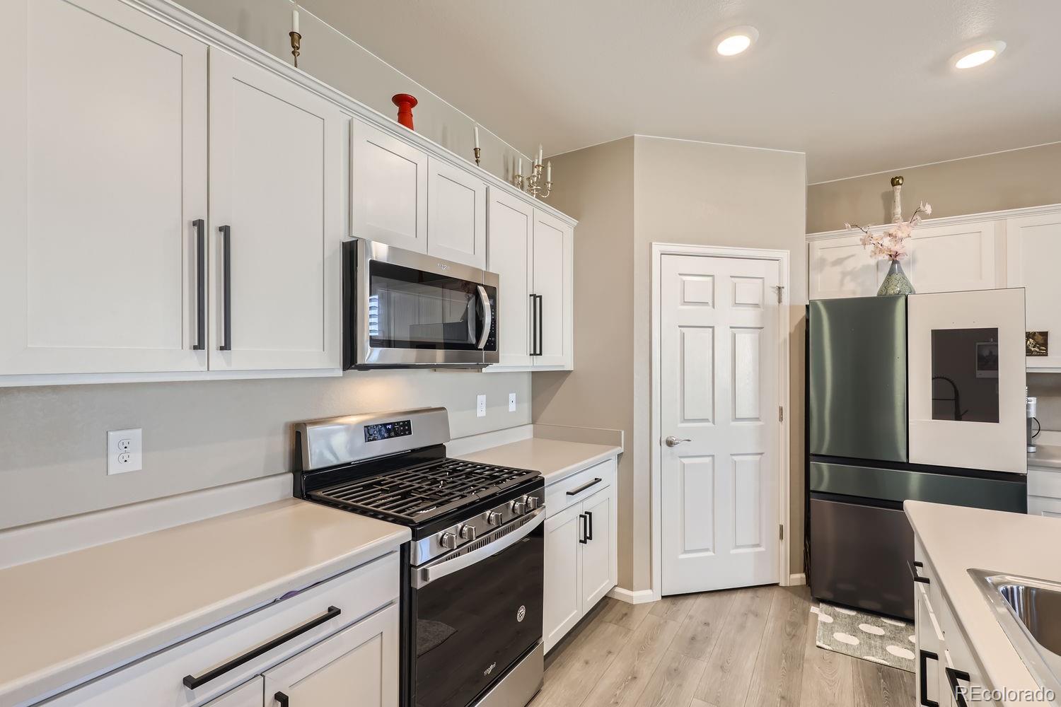 19931 61st Place, Aurora, CO 80019, 3 Bedrooms Bedrooms, ,2 BathroomsBathrooms,Residential,For Sale,61st,REC6160416