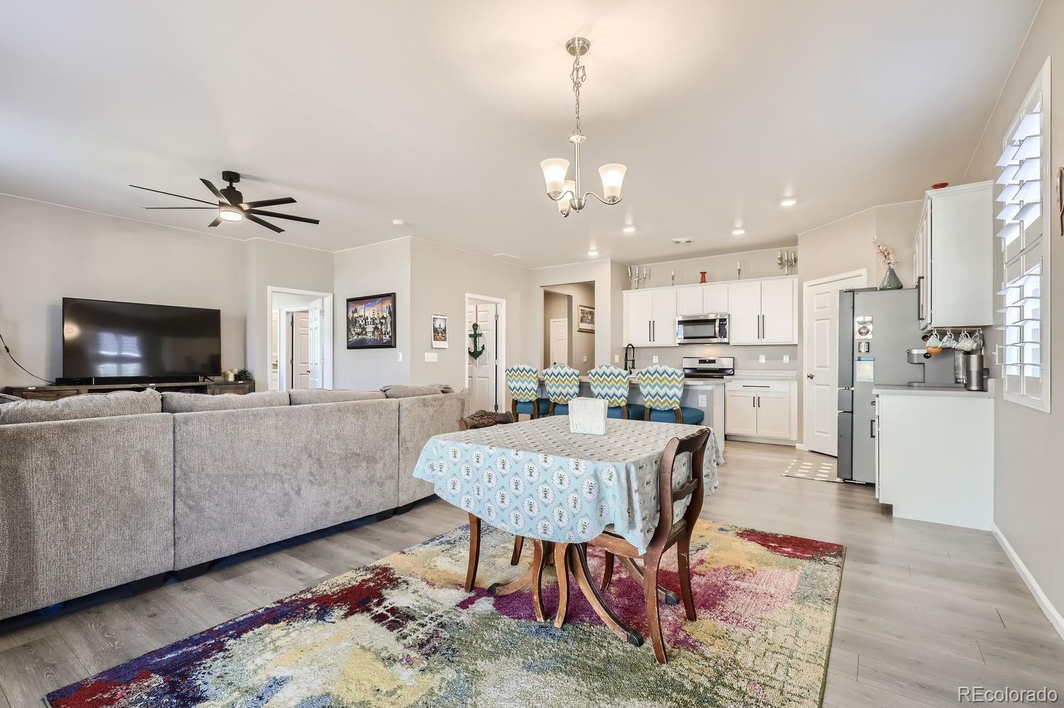 19931 61st Place, Aurora, CO 80019, 3 Bedrooms Bedrooms, ,2 BathroomsBathrooms,Residential,For Sale,61st,REC6160416