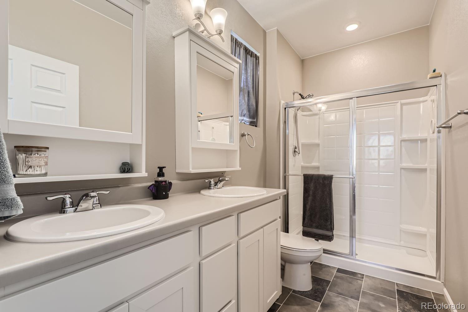 19931 61st Place, Aurora, CO 80019, 3 Bedrooms Bedrooms, ,2 BathroomsBathrooms,Residential,For Sale,61st,REC6160416