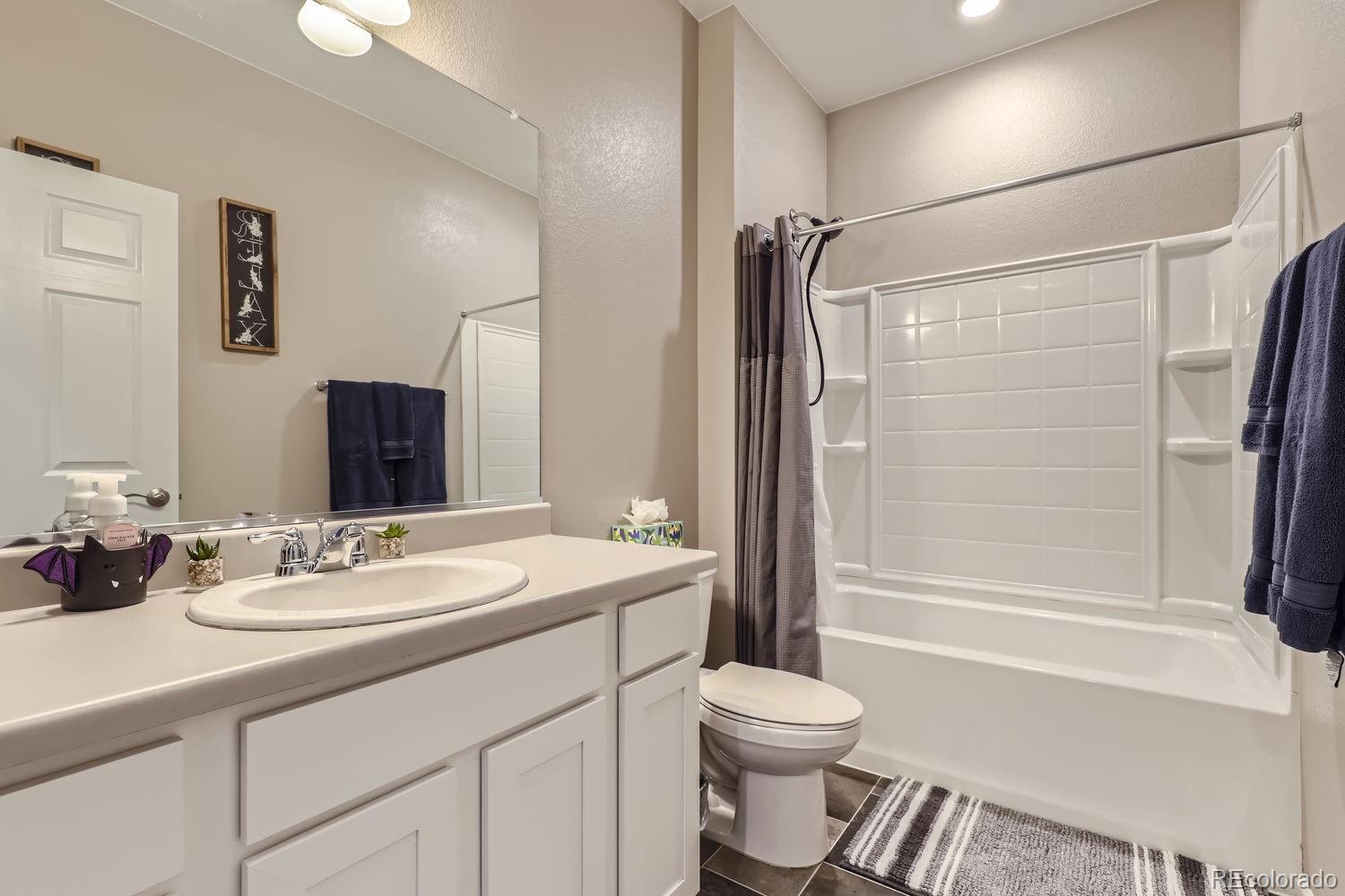 19931 61st Place, Aurora, CO 80019, 3 Bedrooms Bedrooms, ,2 BathroomsBathrooms,Residential,For Sale,61st,REC6160416