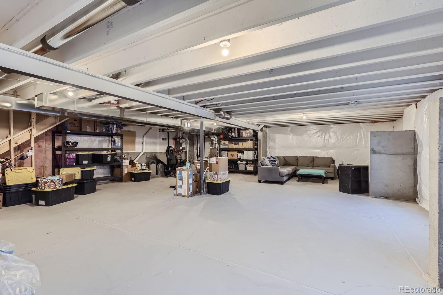 19931 61st Place, Aurora, CO 80019, 3 Bedrooms Bedrooms, ,2 BathroomsBathrooms,Residential,For Sale,61st,REC6160416