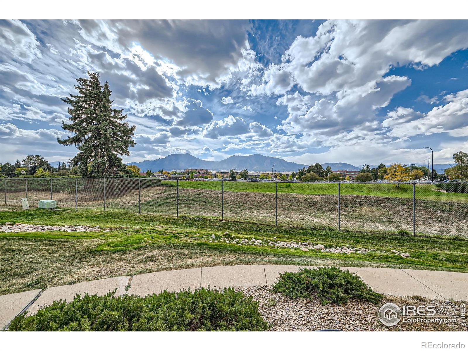 695 Manhattan Drive #101, Boulder, CO 80303, 2 Bedrooms Bedrooms, ,2 BathroomsBathrooms,Residential,For Sale,Manhattan,RECIR1020501