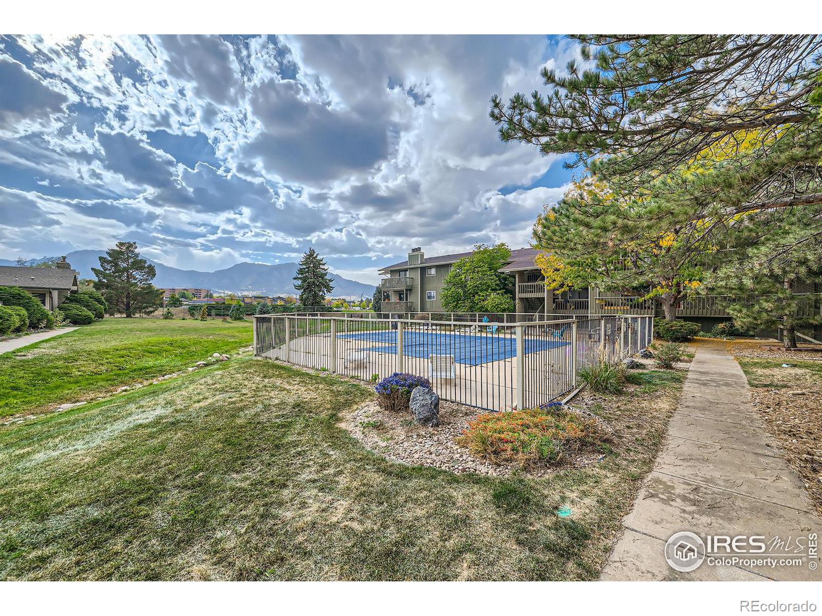 695 Manhattan Drive #101, Boulder, CO 80303, 2 Bedrooms Bedrooms, ,2 BathroomsBathrooms,Residential,For Sale,Manhattan,RECIR1020501