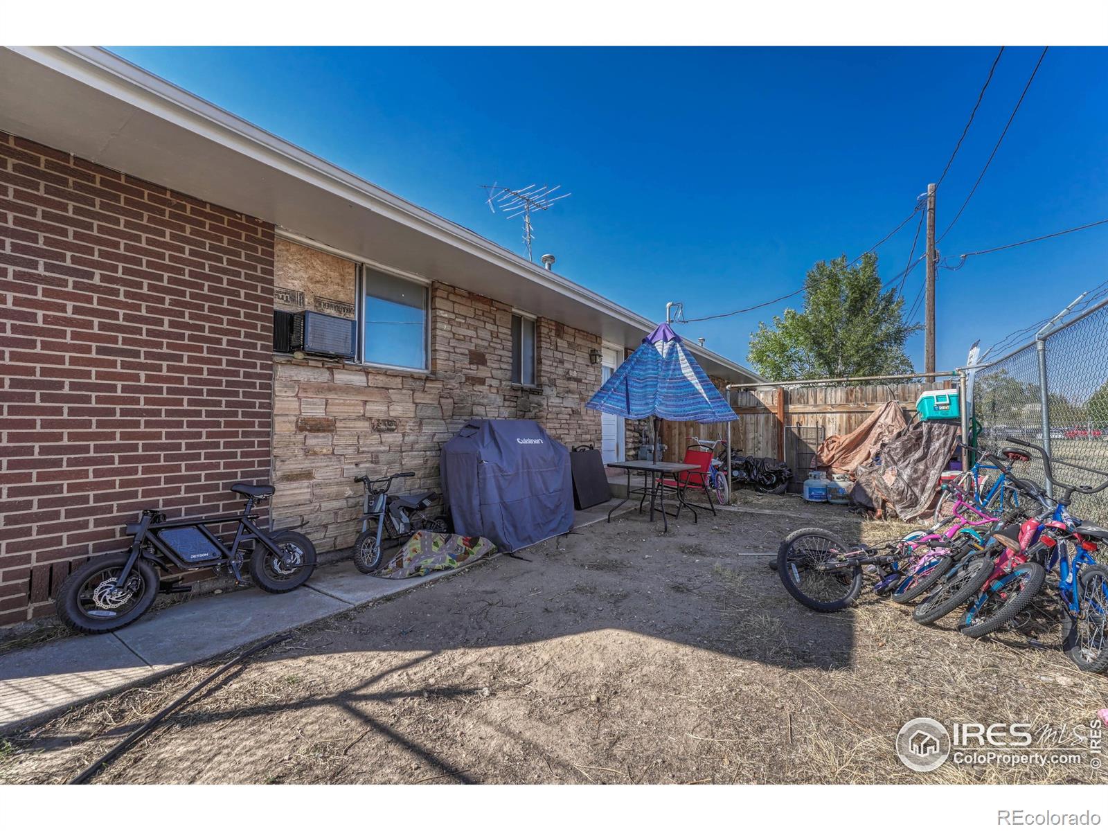 122 12th Avenue, Greeley, CO 80631, 4 Bedrooms Bedrooms, ,2 BathroomsBathrooms,Residential,For Sale,12th,RECIR1021499