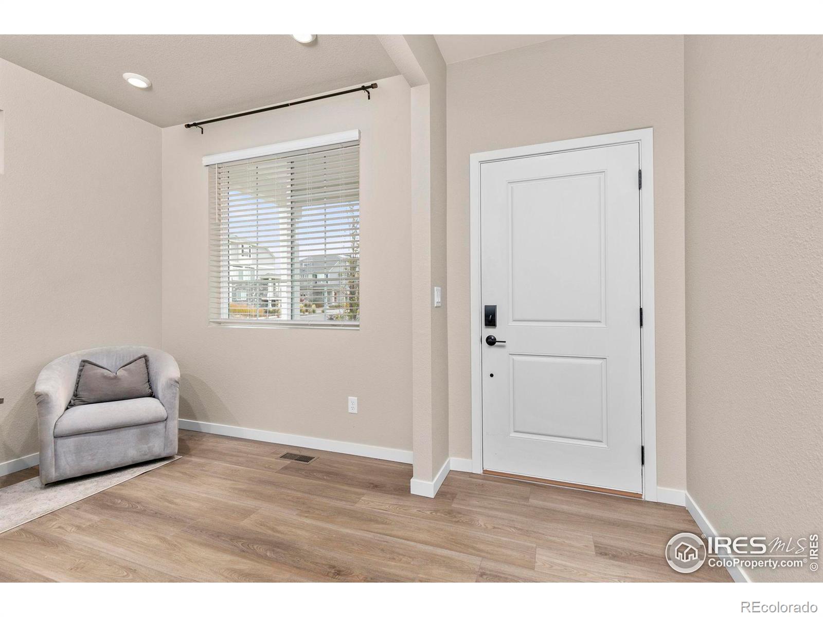 4455 Picadilly Court, Aurora, CO 80019, 5 Bedrooms Bedrooms, ,3 BathroomsBathrooms,Residential,For Sale,Picadilly,RECIR1021472