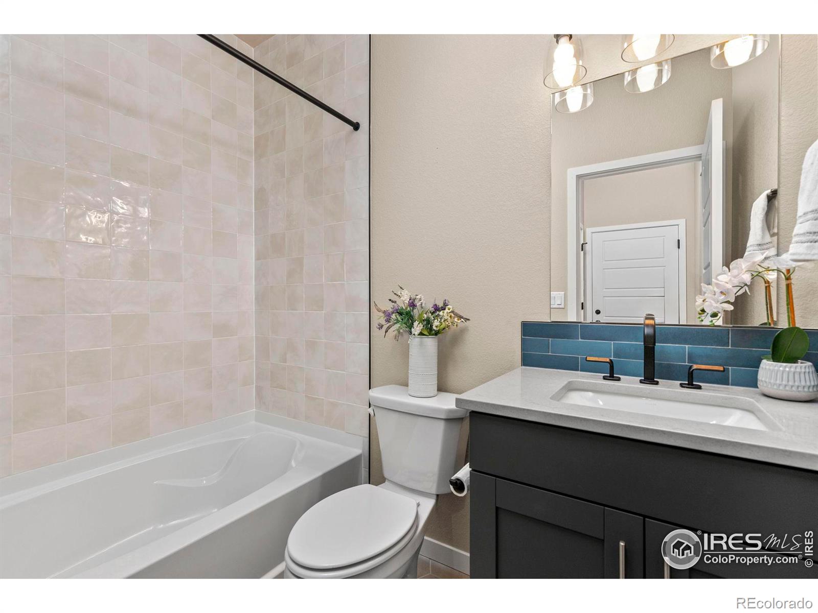 4455 Picadilly Court, Aurora, CO 80019, 5 Bedrooms Bedrooms, ,3 BathroomsBathrooms,Residential,For Sale,Picadilly,RECIR1021472