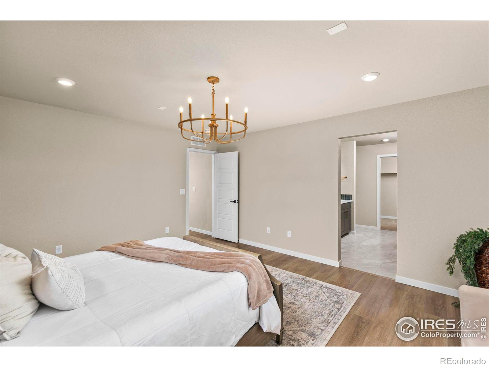 4455 Picadilly Court, Aurora, CO 80019, 5 Bedrooms Bedrooms, ,3 BathroomsBathrooms,Residential,For Sale,Picadilly,RECIR1021472