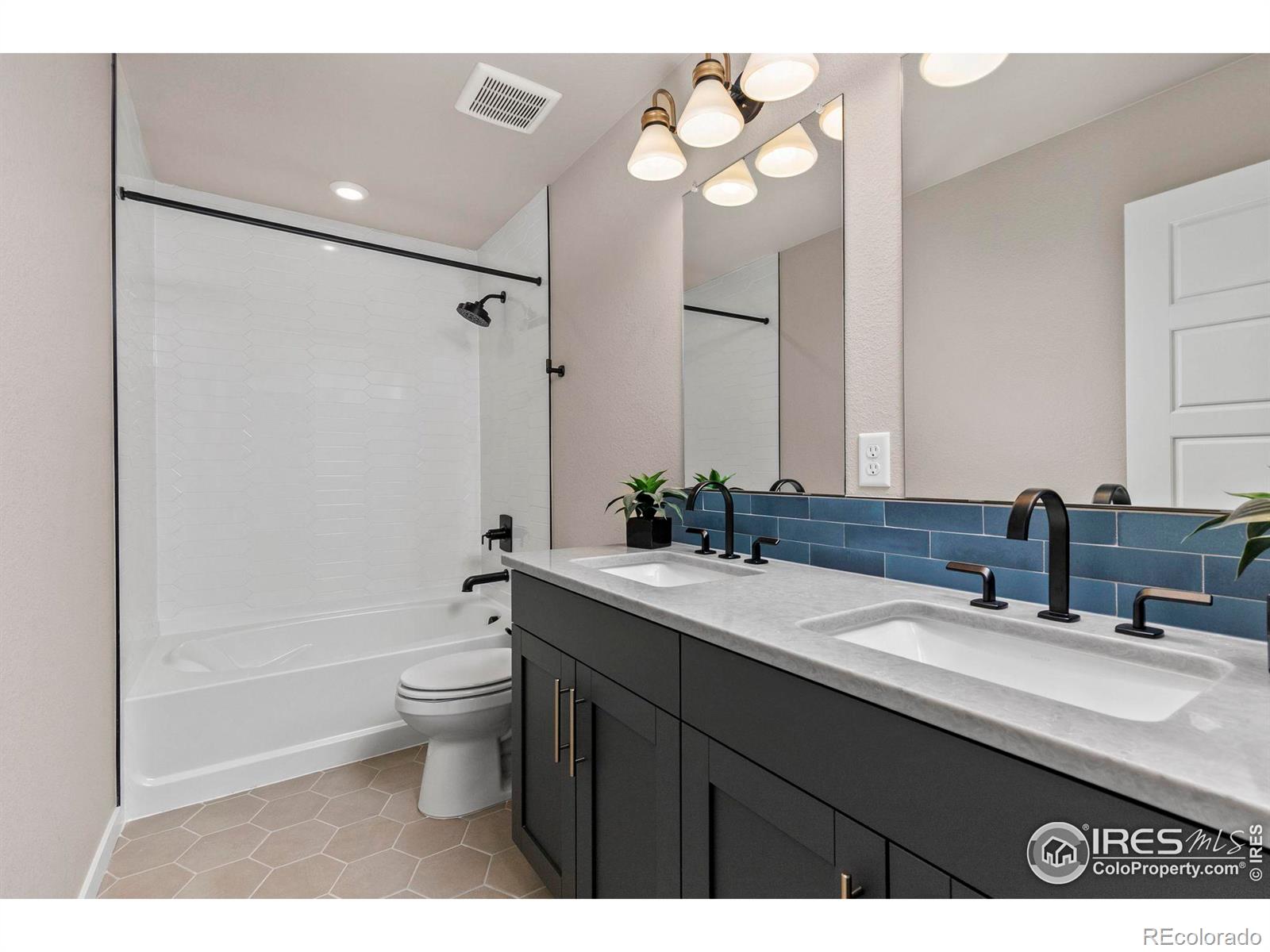 4455 Picadilly Court, Aurora, CO 80019, 5 Bedrooms Bedrooms, ,3 BathroomsBathrooms,Residential,For Sale,Picadilly,RECIR1021472