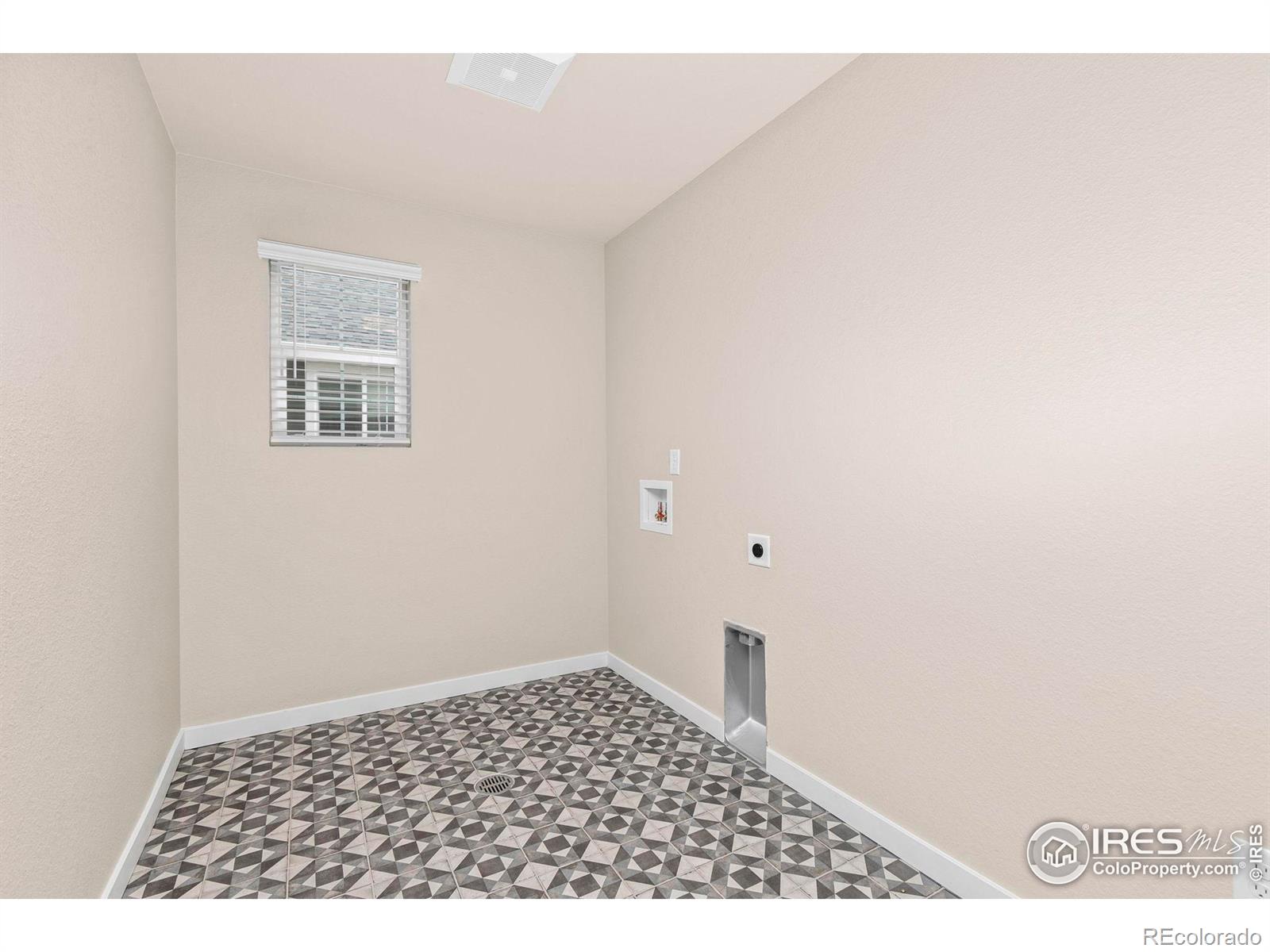 4455 Picadilly Court, Aurora, CO 80019, 5 Bedrooms Bedrooms, ,3 BathroomsBathrooms,Residential,For Sale,Picadilly,RECIR1021472