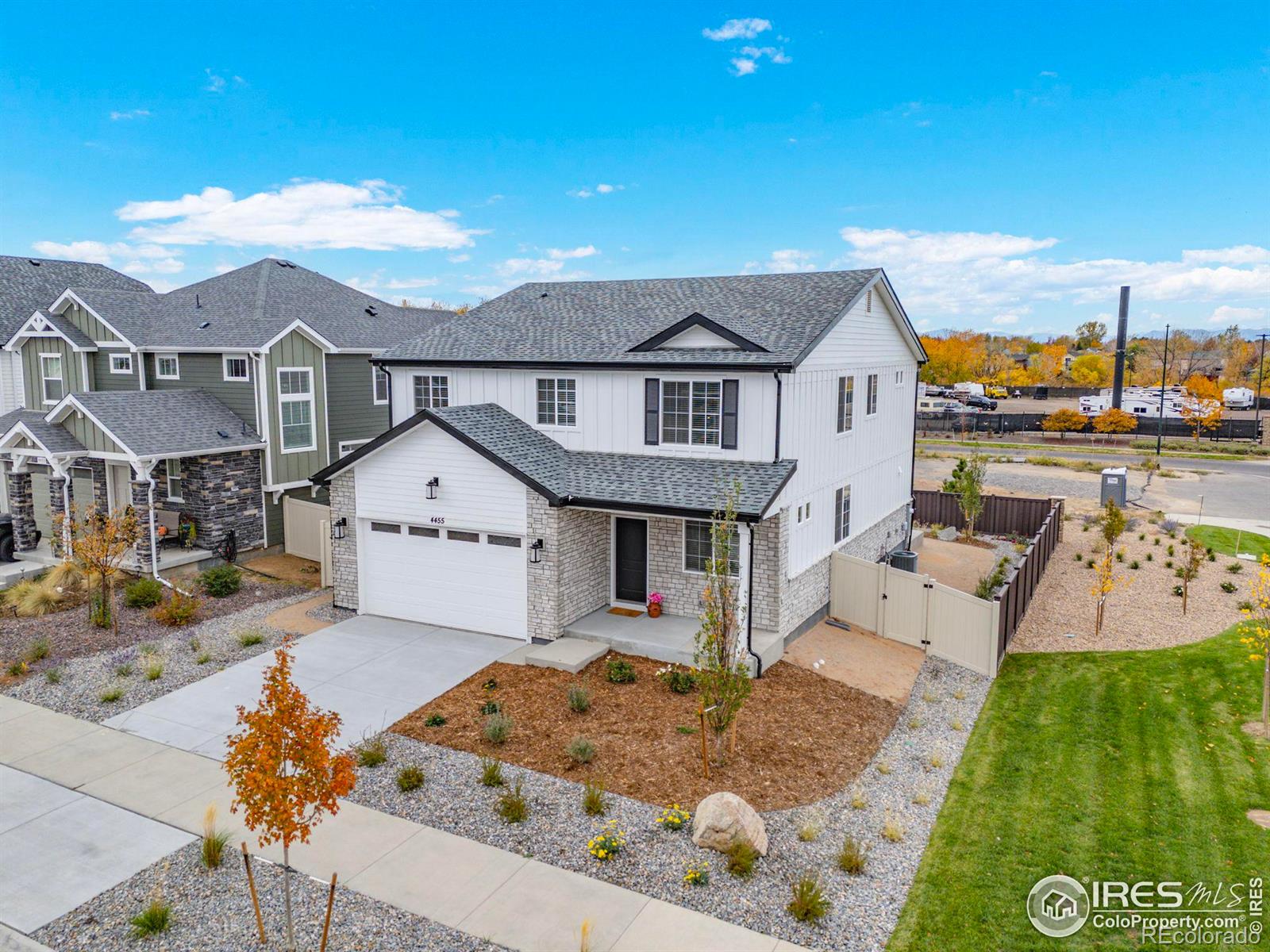 4455 Picadilly Court, Aurora, CO 80019, 5 Bedrooms Bedrooms, ,3 BathroomsBathrooms,Residential,For Sale,Picadilly,RECIR1021472