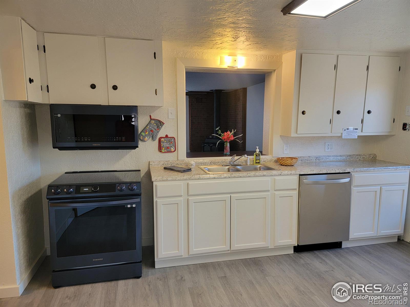 403 21st Avenue, Greeley, CO 80631, 3 Bedrooms Bedrooms, ,2 BathroomsBathrooms,Residential,For Sale,21st,RECIR1021509