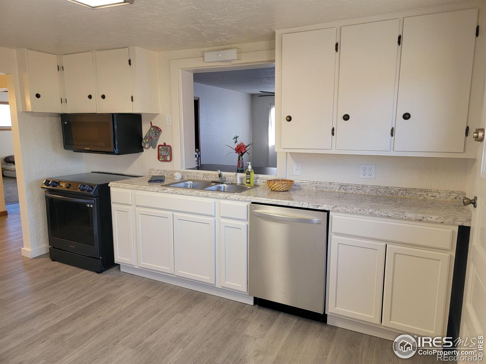 403 21st Avenue, Greeley, CO 80631, 3 Bedrooms Bedrooms, ,2 BathroomsBathrooms,Residential,For Sale,21st,RECIR1021509