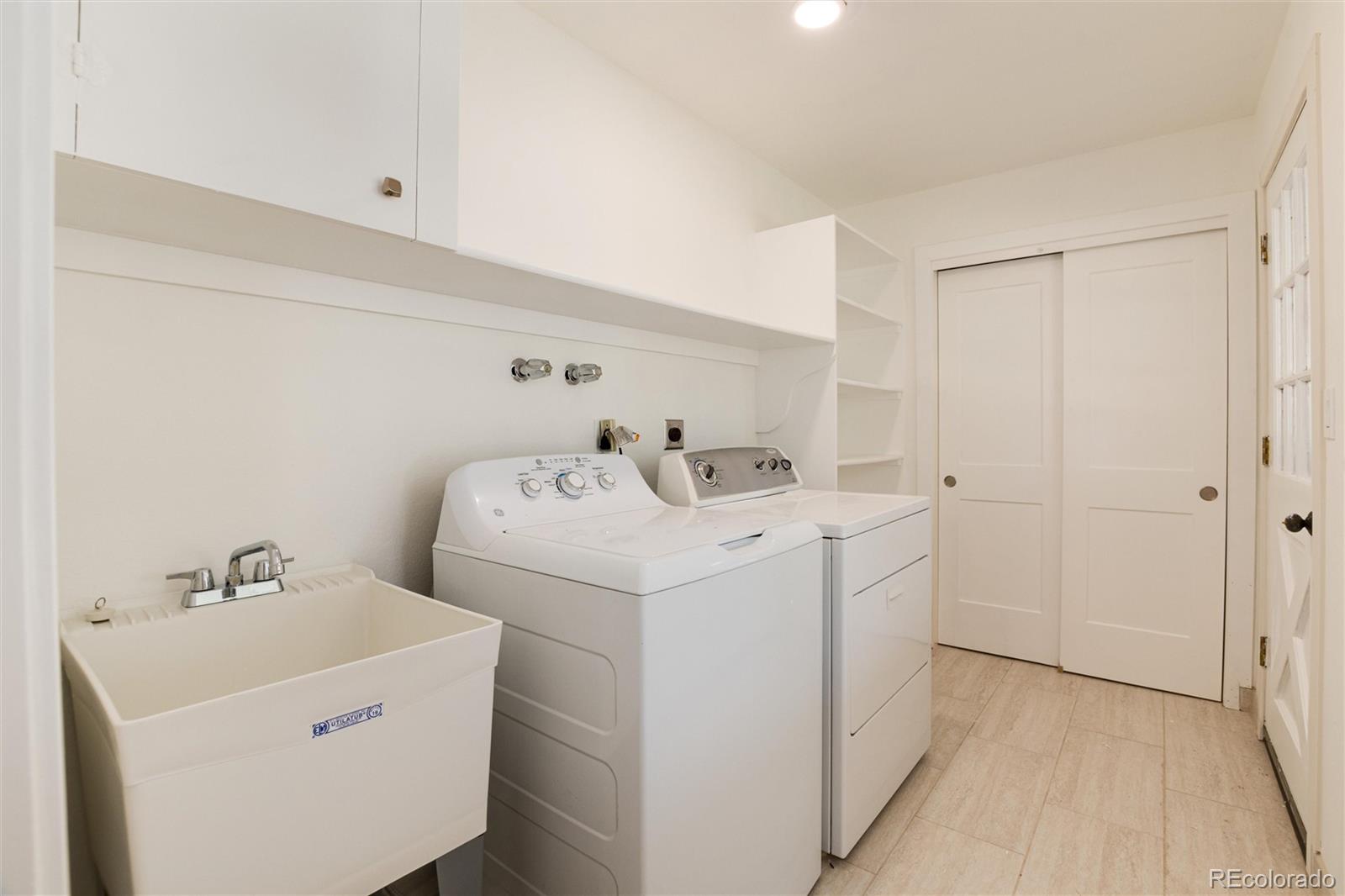 7024 Oneida Circle, Centennial, CO 80112, 5 Bedrooms Bedrooms, ,4 BathroomsBathrooms,Residential,For Sale,Oneida,REC5175044