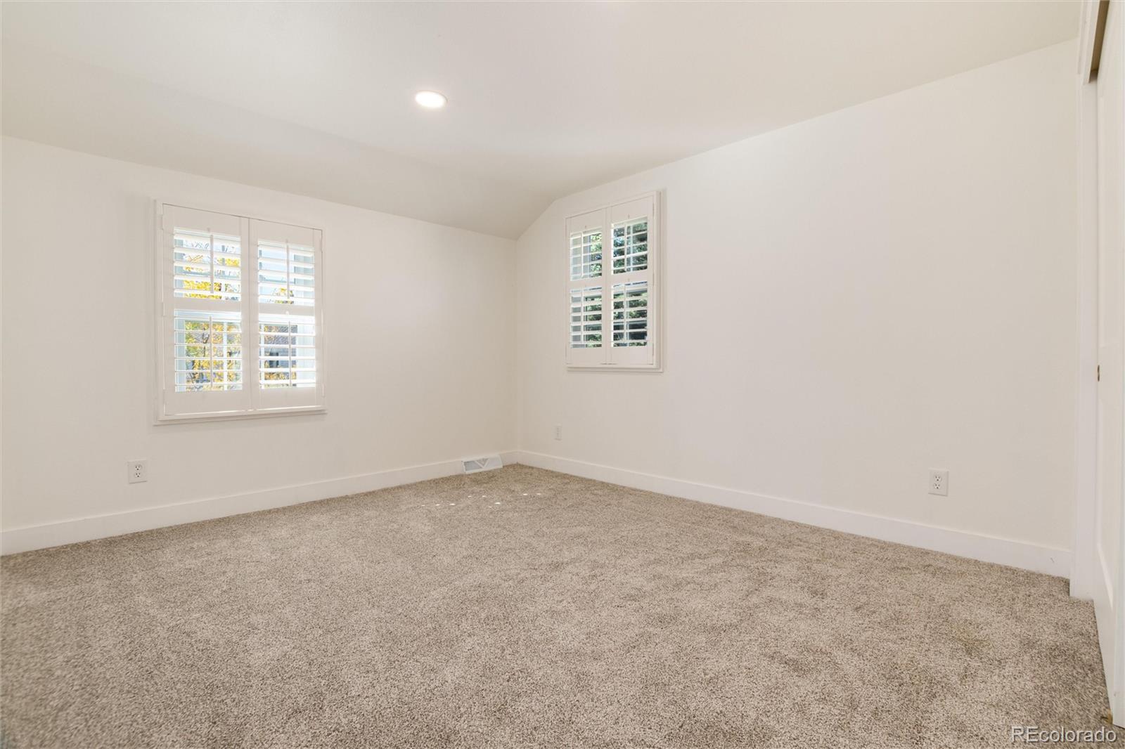 7024 Oneida Circle, Centennial, CO 80112, 5 Bedrooms Bedrooms, ,4 BathroomsBathrooms,Residential,For Sale,Oneida,REC5175044