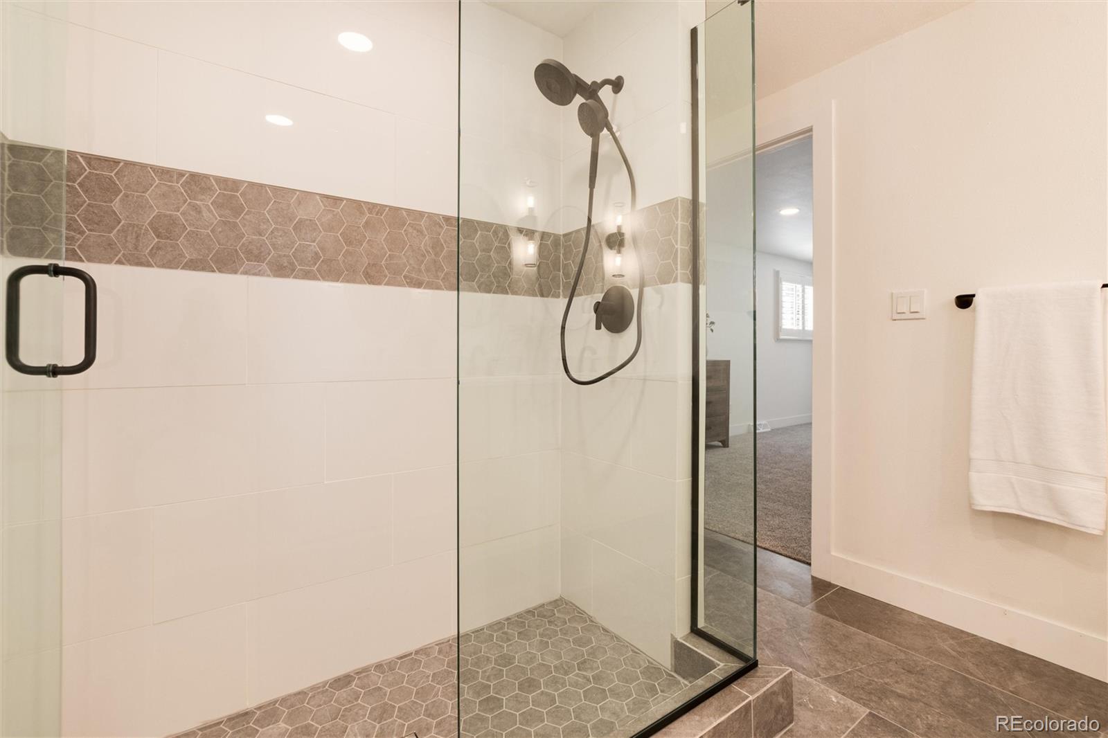 7024 Oneida Circle, Centennial, CO 80112, 5 Bedrooms Bedrooms, ,4 BathroomsBathrooms,Residential,For Sale,Oneida,REC5175044