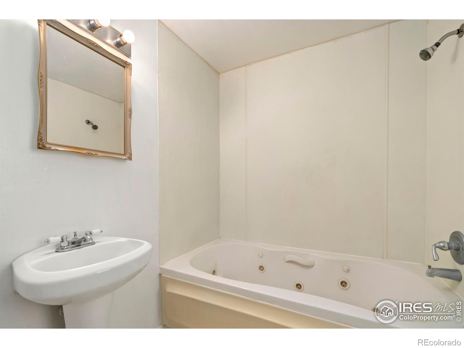 21259 County Road 45, La Salle, CO 80645, 3 Bedrooms Bedrooms, ,2 BathroomsBathrooms,Residential,For Sale,County Road 45,RECIR1021434