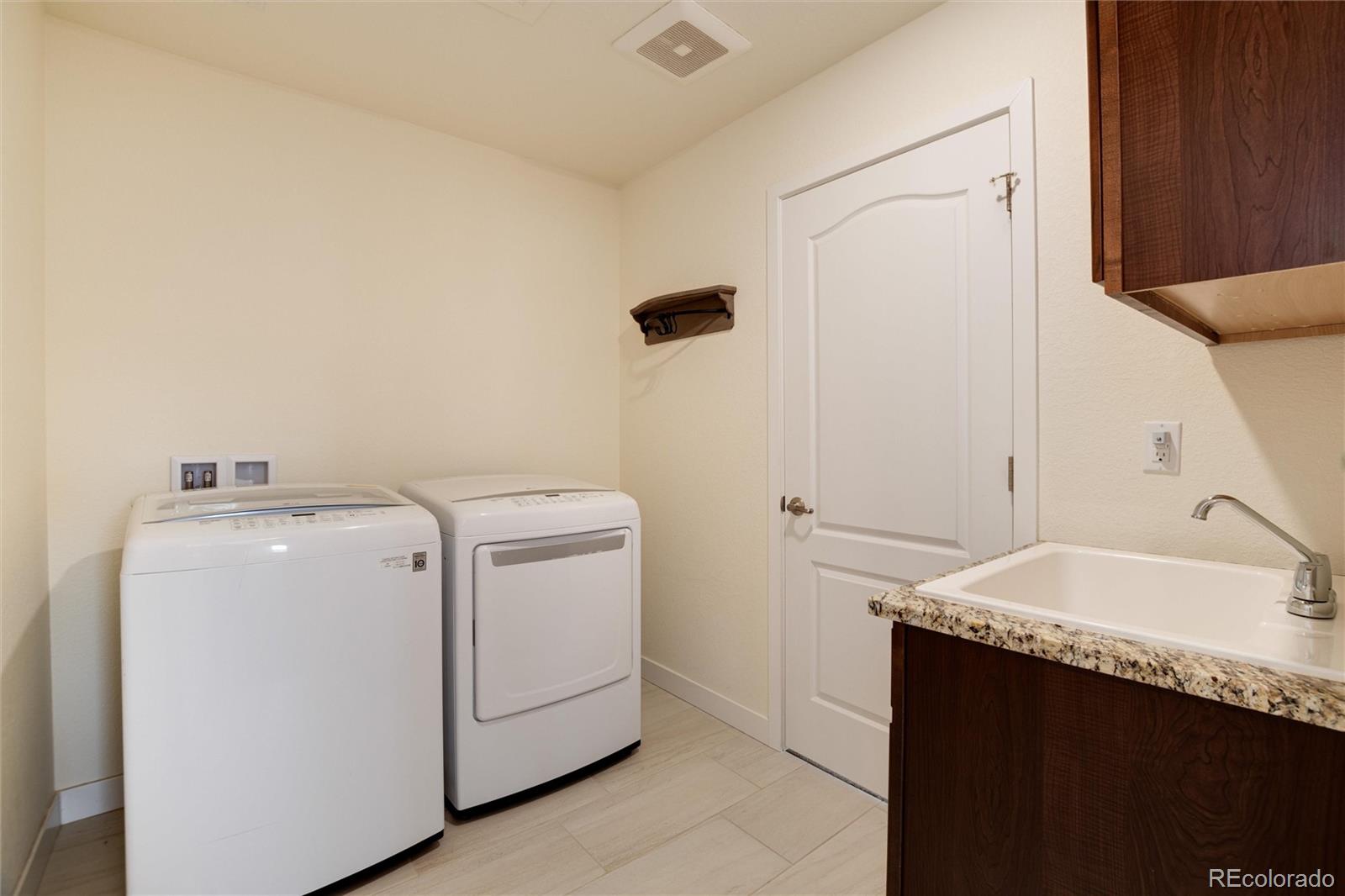 9575 Williamsburg Street, Littleton, CO 80125, 4 Bedrooms Bedrooms, ,3 BathroomsBathrooms,Residential,For Sale,Williamsburg,REC5893312