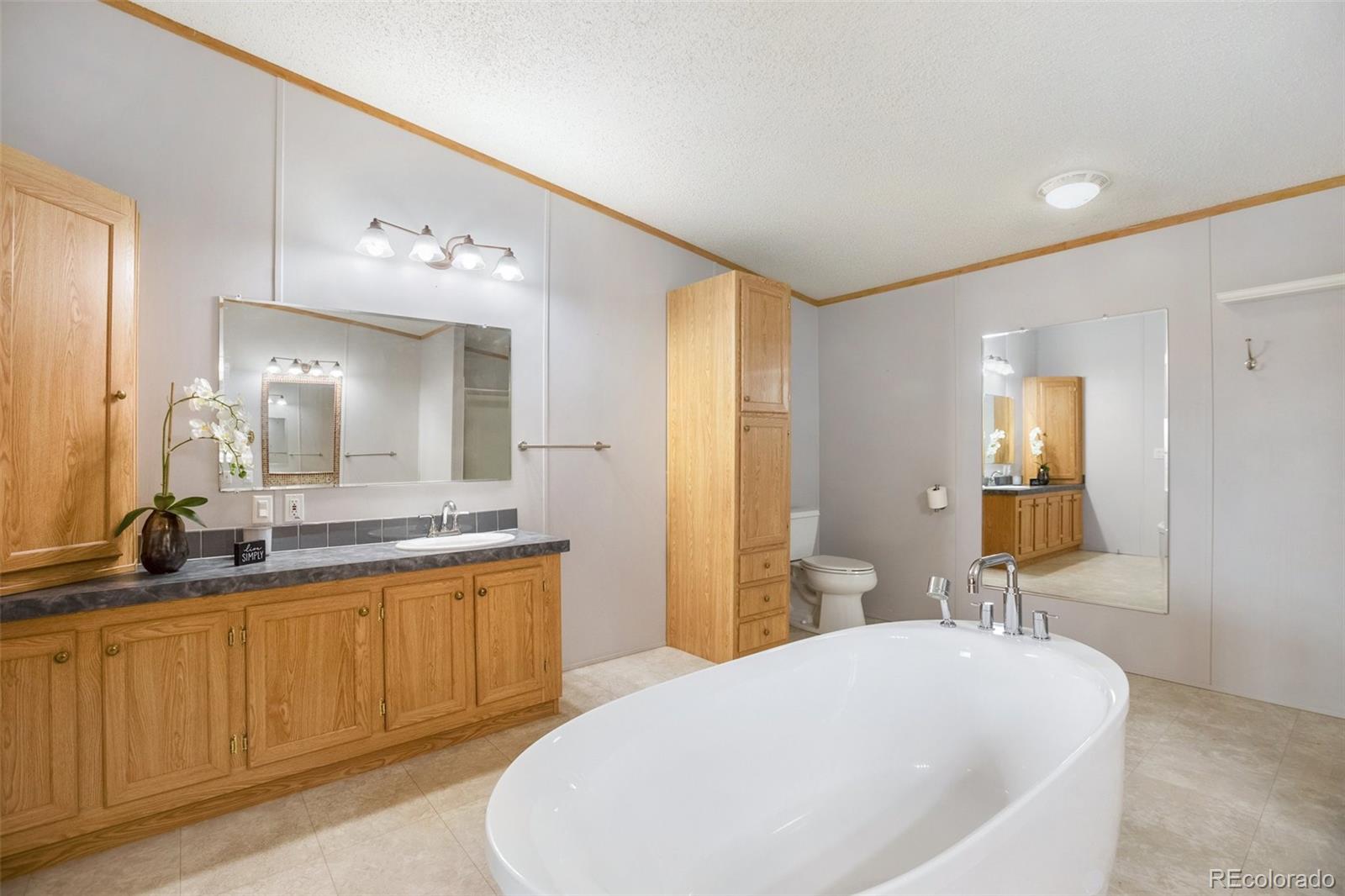 1376 B Street, Penrose, CO 81240, 3 Bedrooms Bedrooms, ,2 BathroomsBathrooms,Residential,For Sale,B,REC1994763