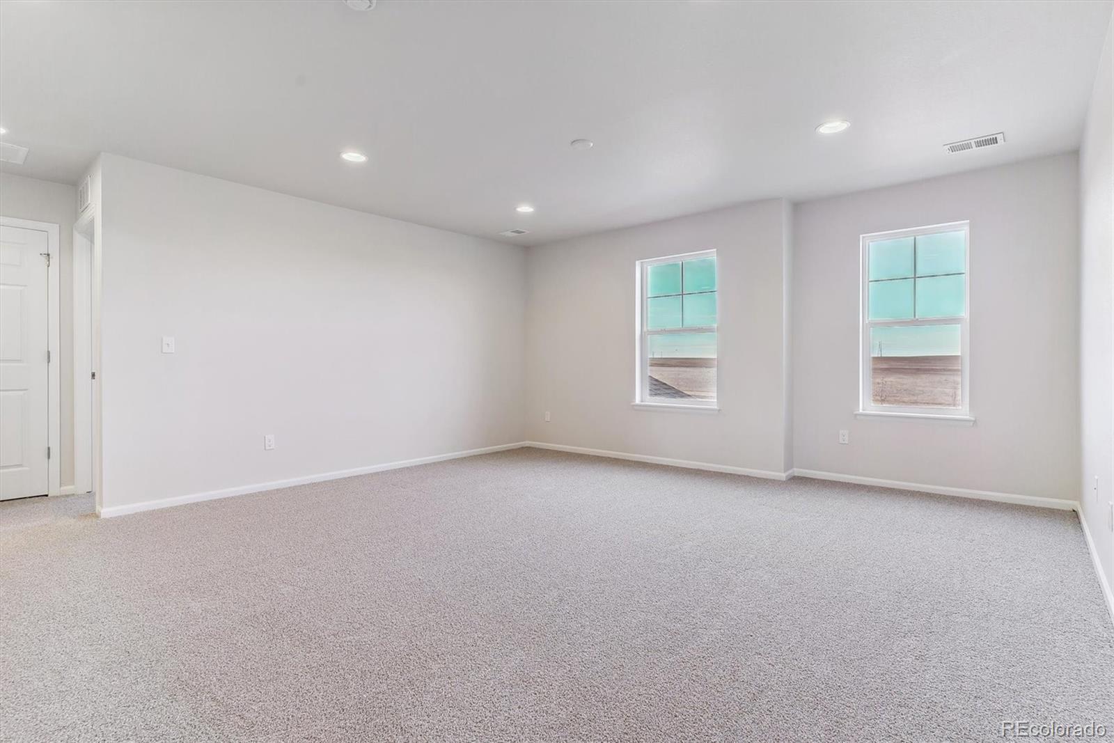 4007 Reserve Boulevard, Aurora, CO 80019, 5 Bedrooms Bedrooms, ,4 BathroomsBathrooms,Residential,For Sale,Reserve,REC6543396