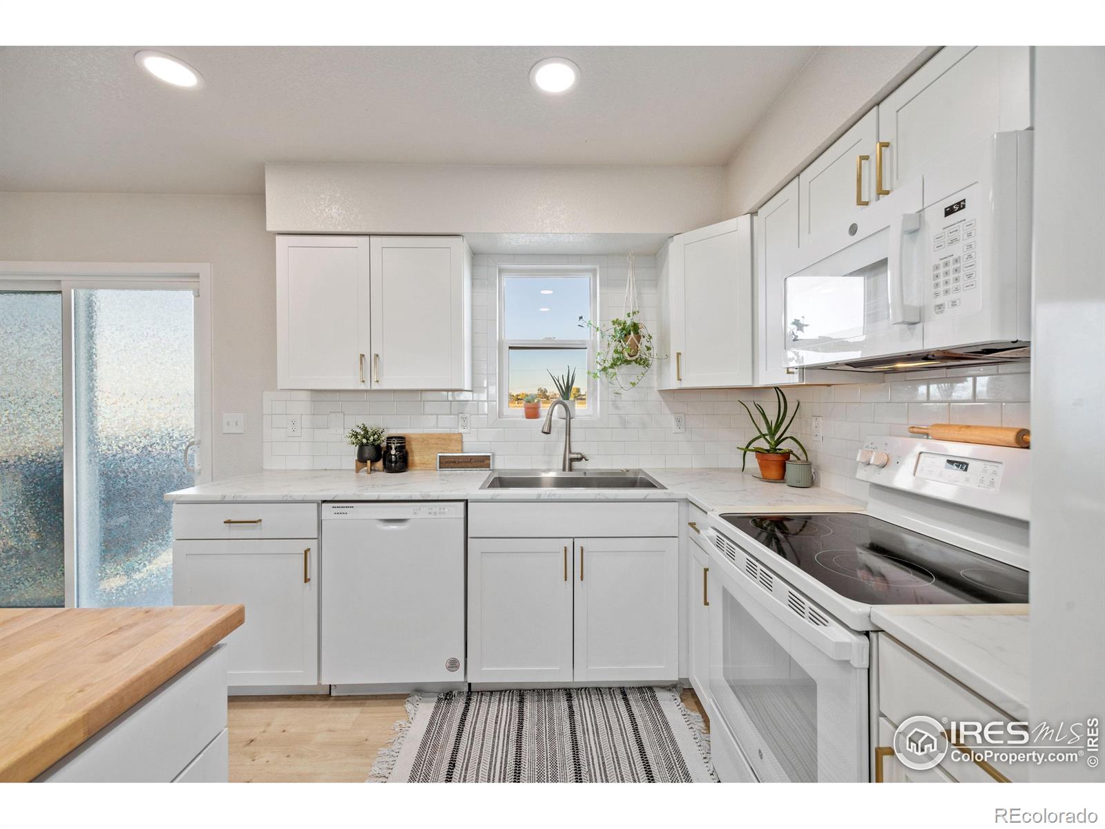 913 24th St Rd, Greeley, CO 80631, 3 Bedrooms Bedrooms, ,2 BathroomsBathrooms,Residential,For Sale,24th,RECIR1021754
