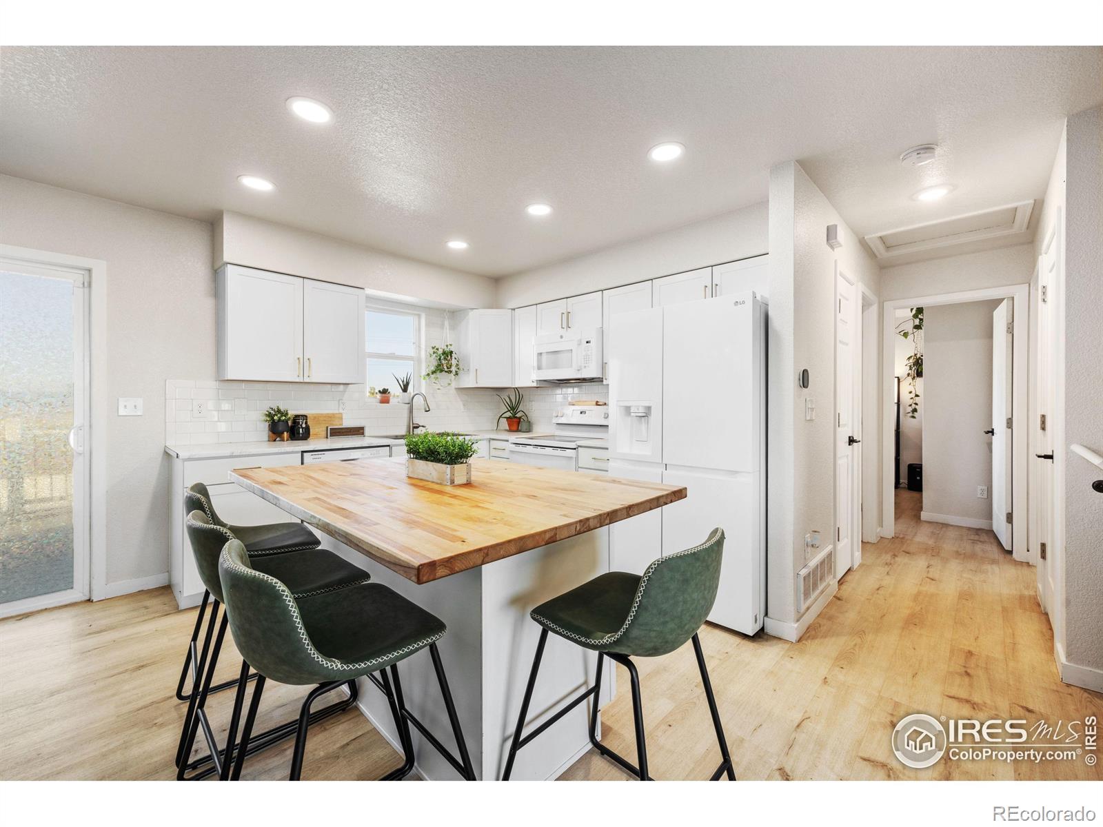 913 24th St Rd, Greeley, CO 80631, 3 Bedrooms Bedrooms, ,2 BathroomsBathrooms,Residential,For Sale,24th,RECIR1021754