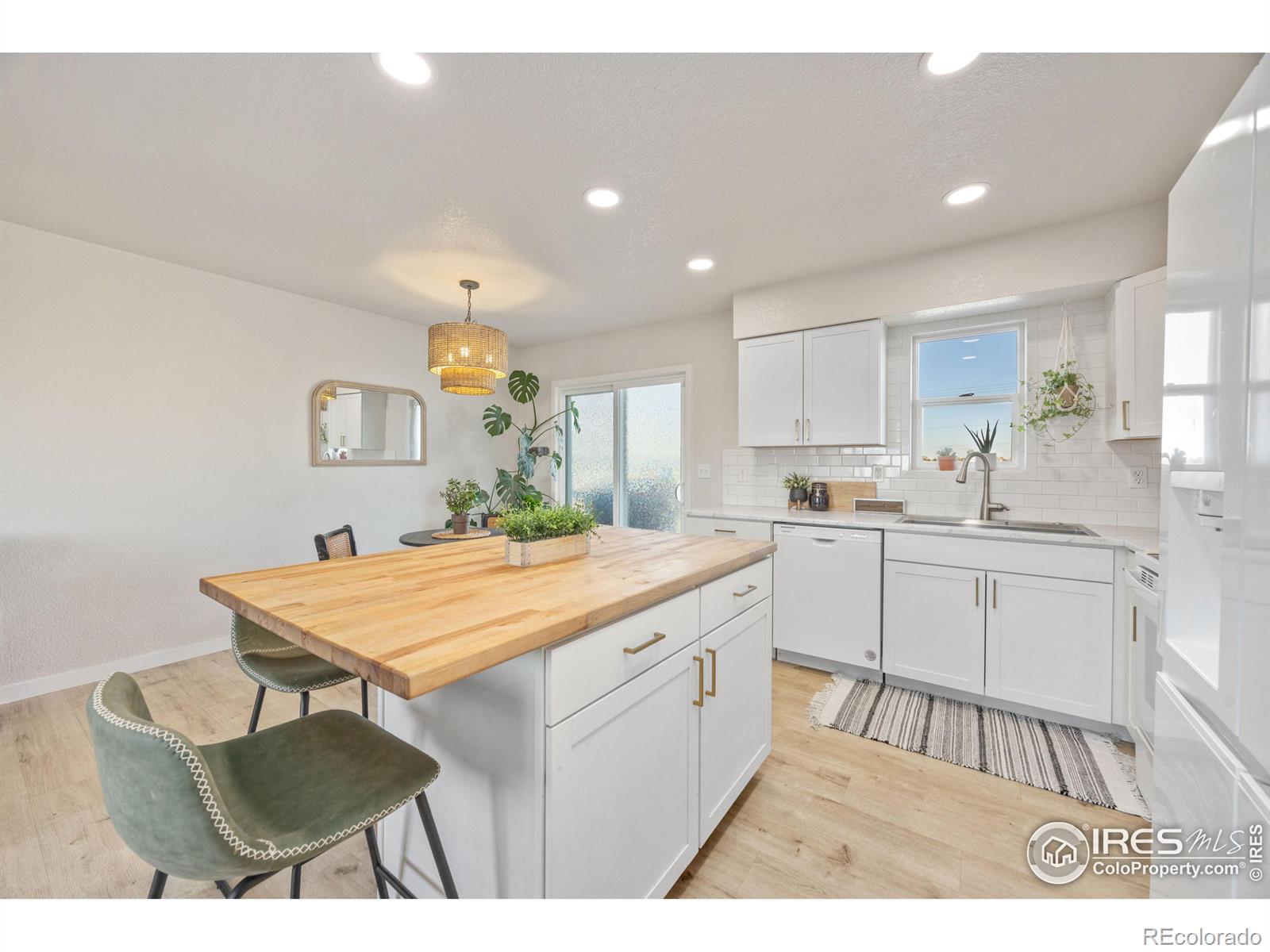 913 24th St Rd, Greeley, CO 80631, 3 Bedrooms Bedrooms, ,2 BathroomsBathrooms,Residential,For Sale,24th,RECIR1021754