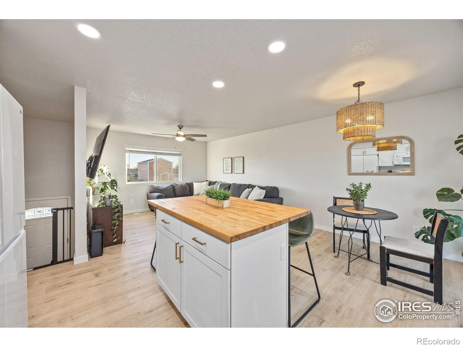 913 24th St Rd, Greeley, CO 80631, 3 Bedrooms Bedrooms, ,2 BathroomsBathrooms,Residential,For Sale,24th,RECIR1021754