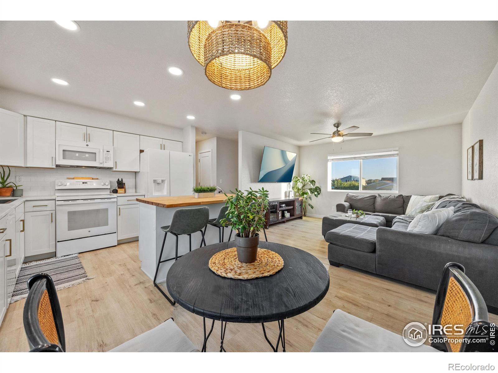 913 24th St Rd, Greeley, CO 80631, 3 Bedrooms Bedrooms, ,2 BathroomsBathrooms,Residential,For Sale,24th,RECIR1021754