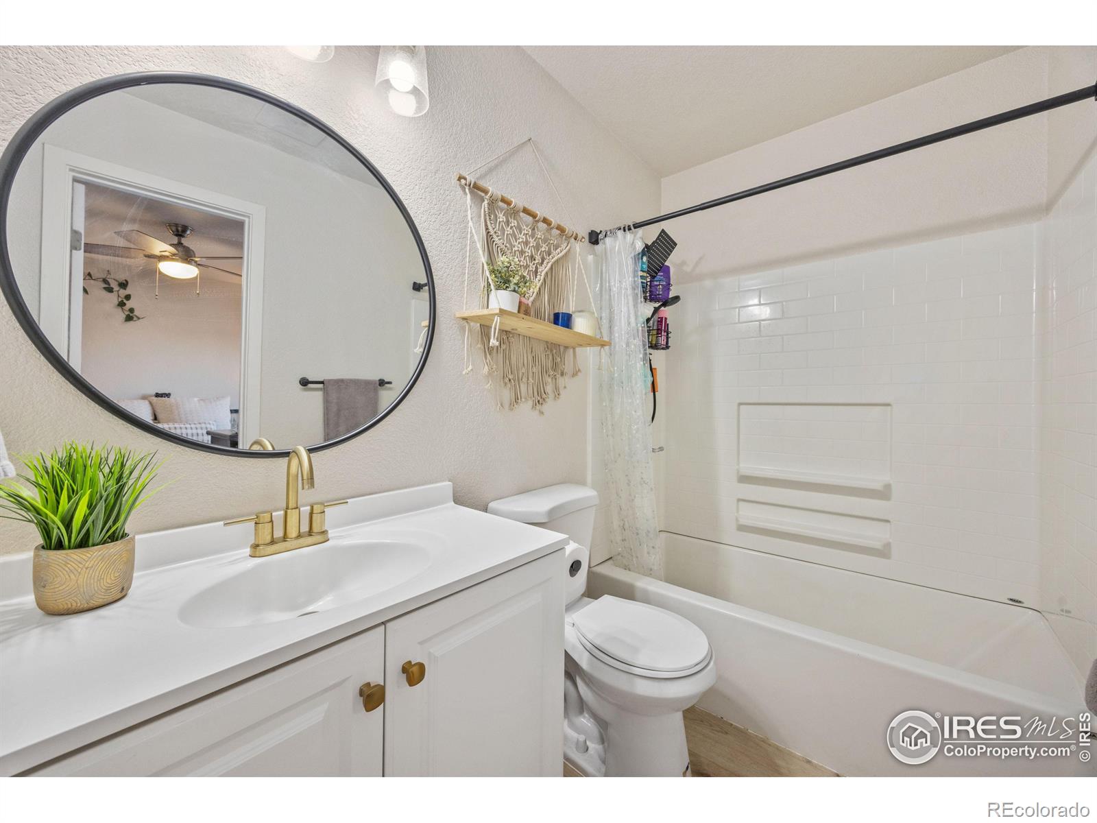 913 24th St Rd, Greeley, CO 80631, 3 Bedrooms Bedrooms, ,2 BathroomsBathrooms,Residential,For Sale,24th,RECIR1021754