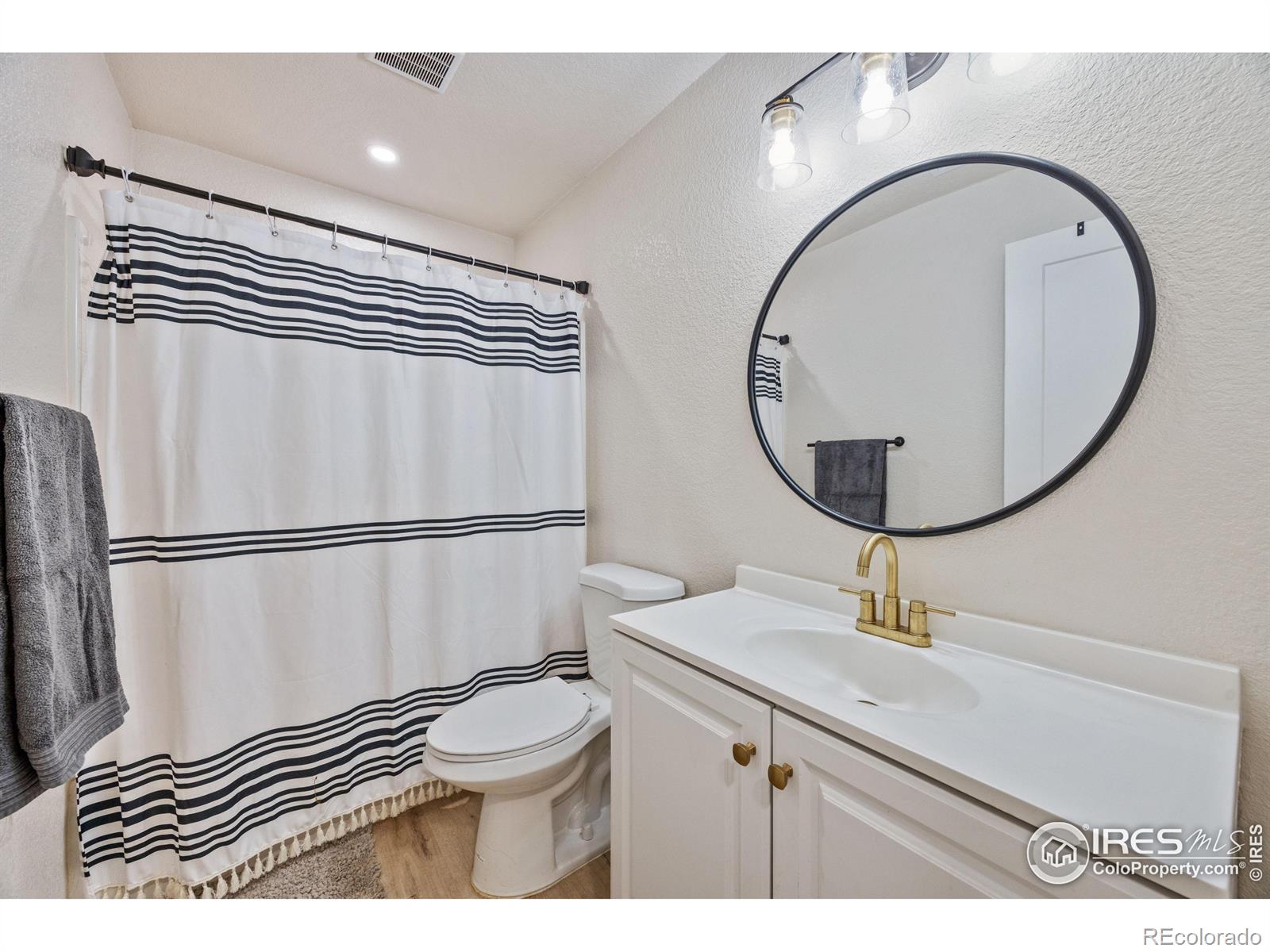 913 24th St Rd, Greeley, CO 80631, 3 Bedrooms Bedrooms, ,2 BathroomsBathrooms,Residential,For Sale,24th,RECIR1021754